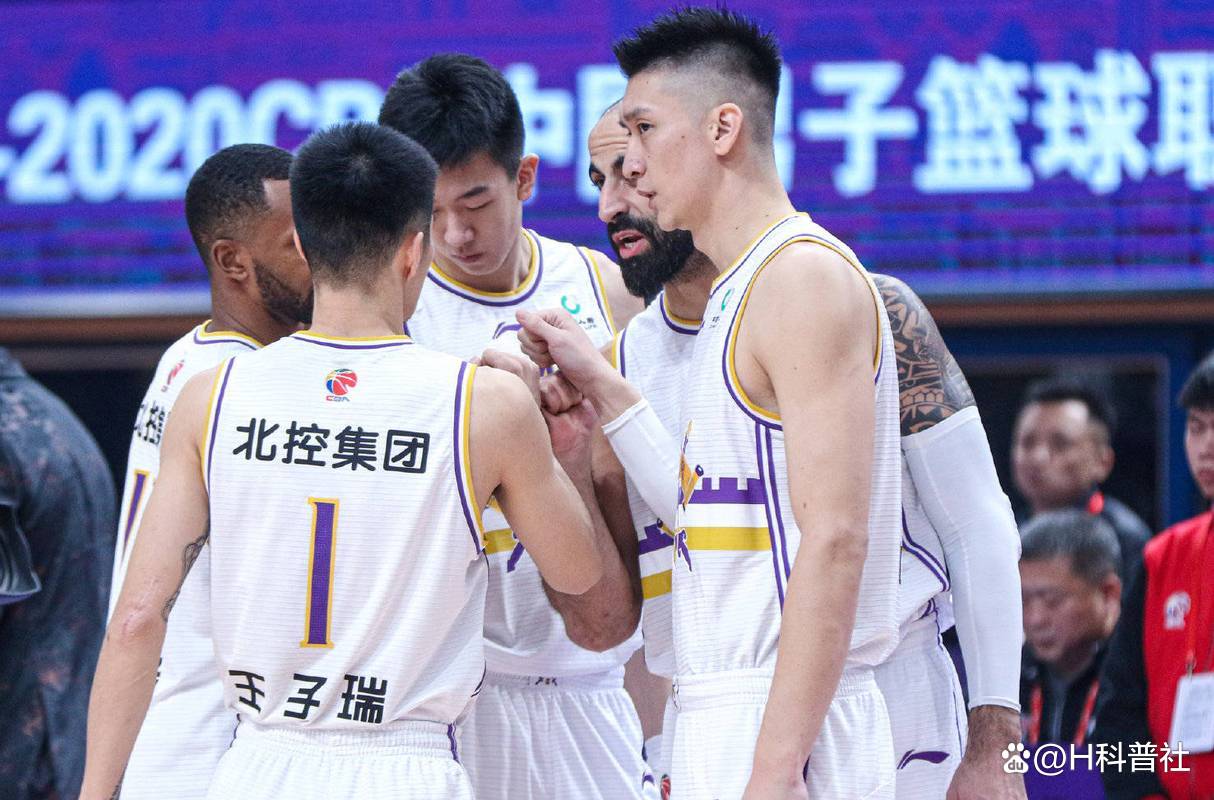 凭借一波北京队，CBA季后赛成功爆冷，现场教练席炸锅的简单介绍