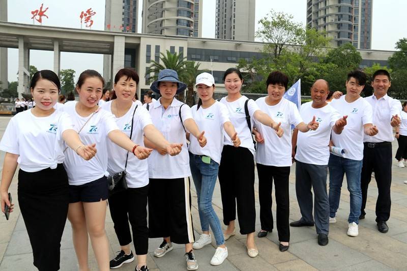包含西南太平洋球队凭借团队合作跻身国际前十的词条