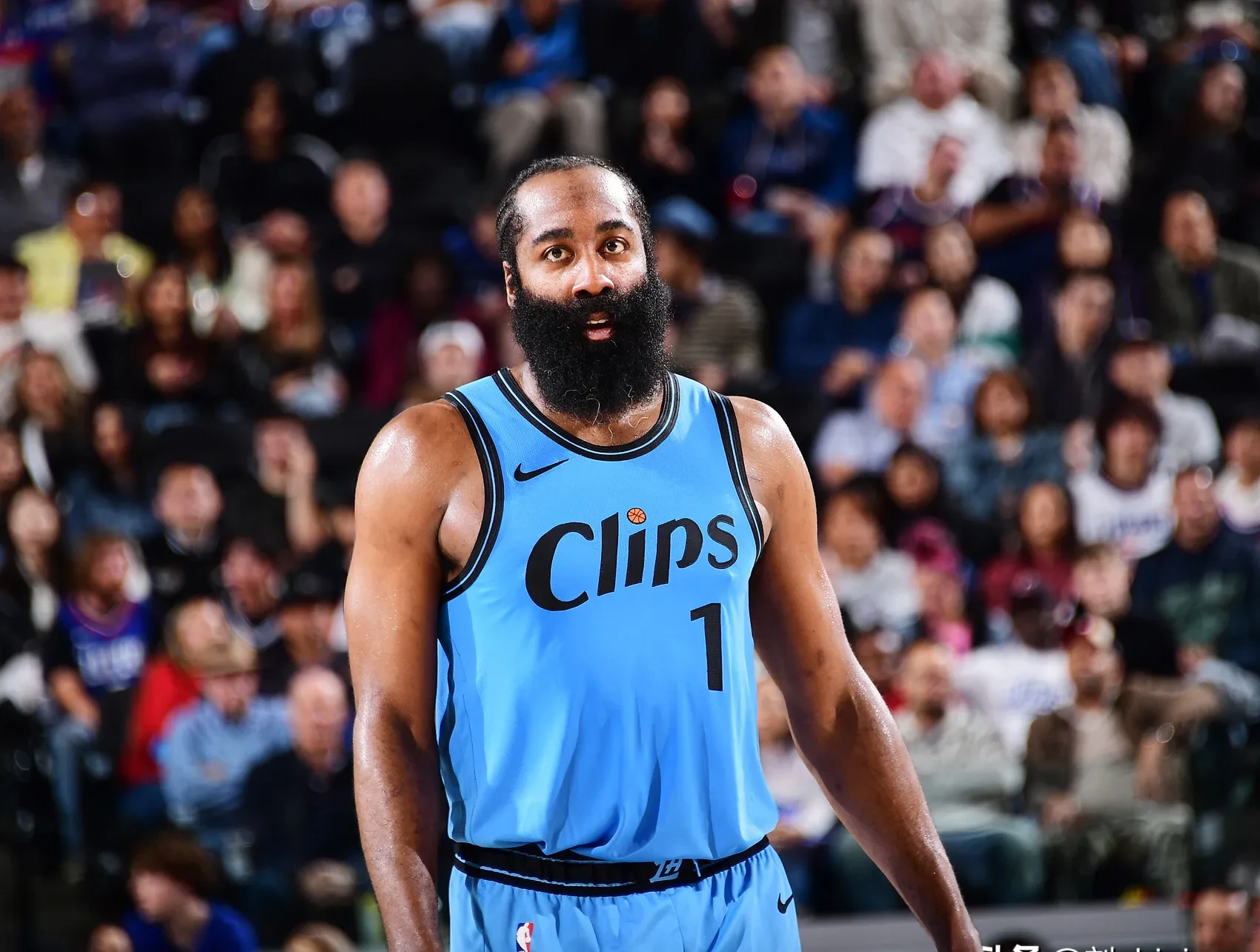 火箭逆转战胜公牛，哈登关键时刻发威帮助球队赢球的简单介绍