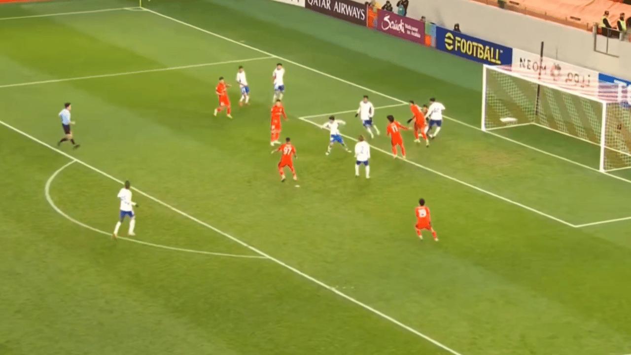 杏彩体育直播-进球被判无效，裁判判罚引发争议