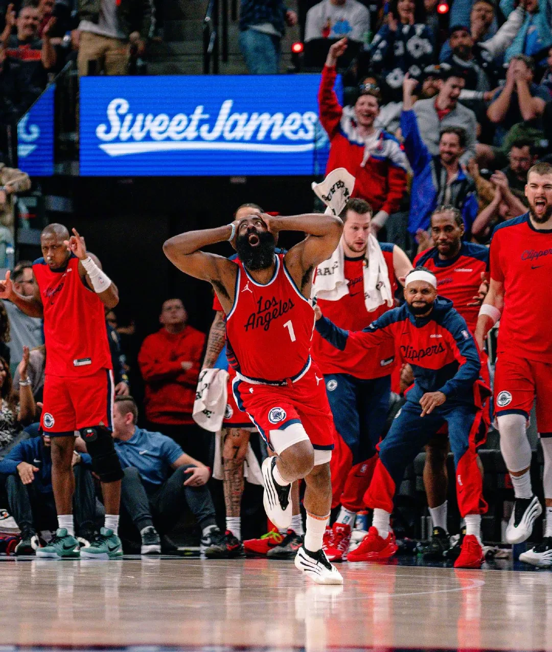 快船队逆转击败开拓者队，取得系列赛领先！