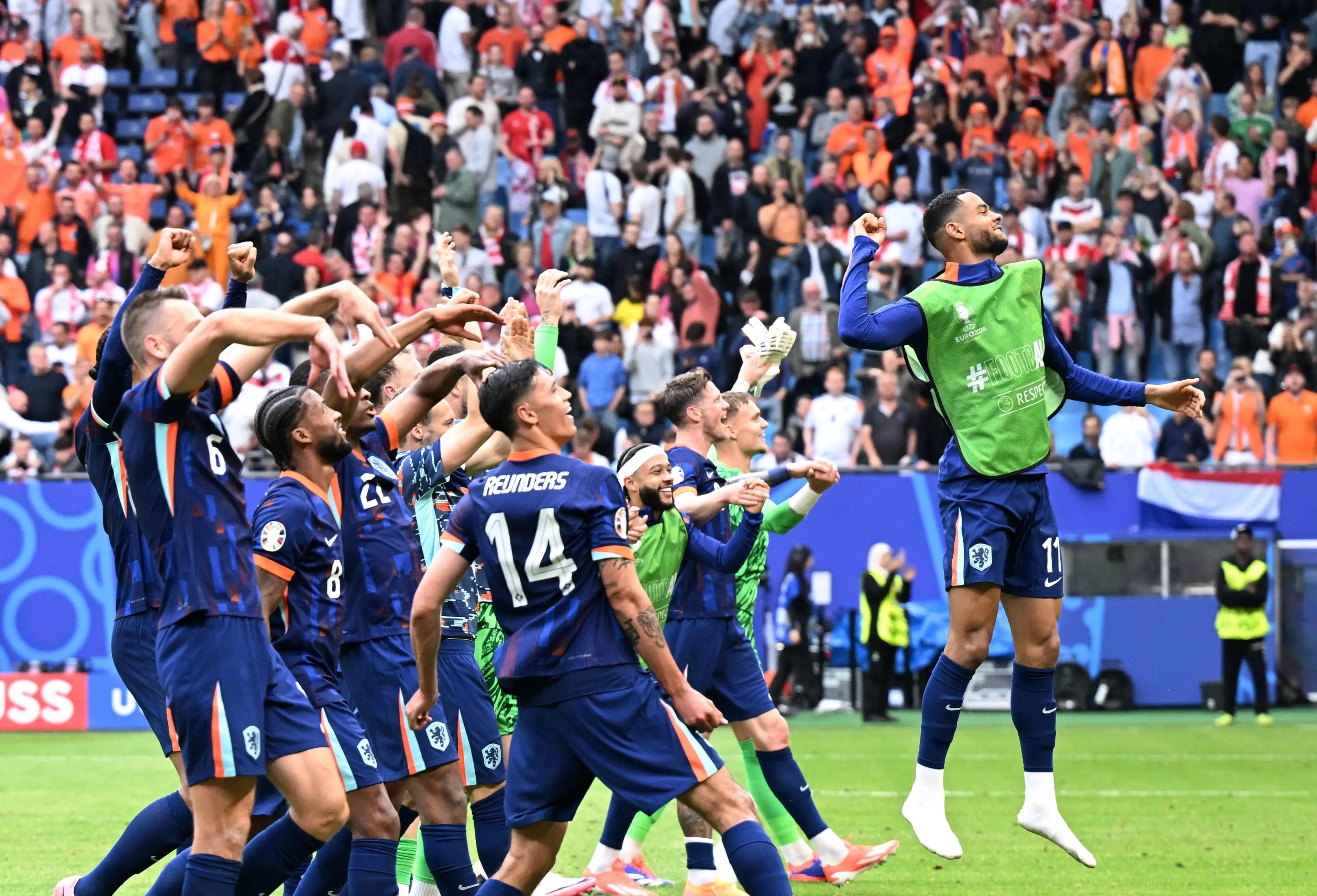 杏彩体育-绽放光芒！欧洲足球顶级对决