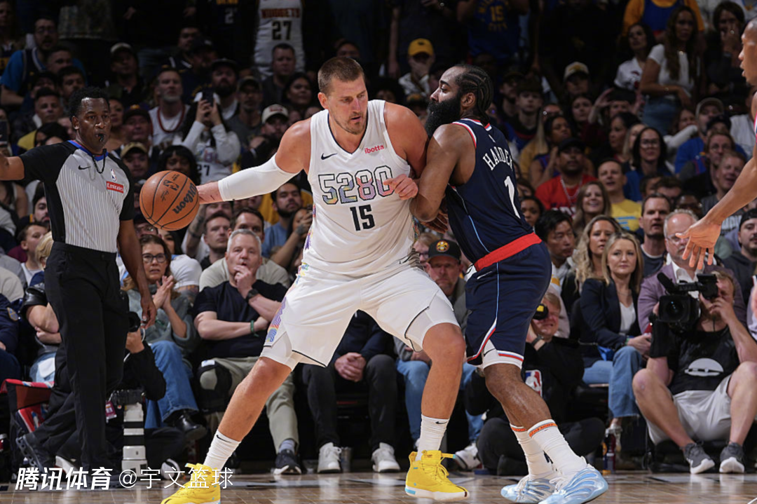 雄鹿大胜快船晋级季后赛