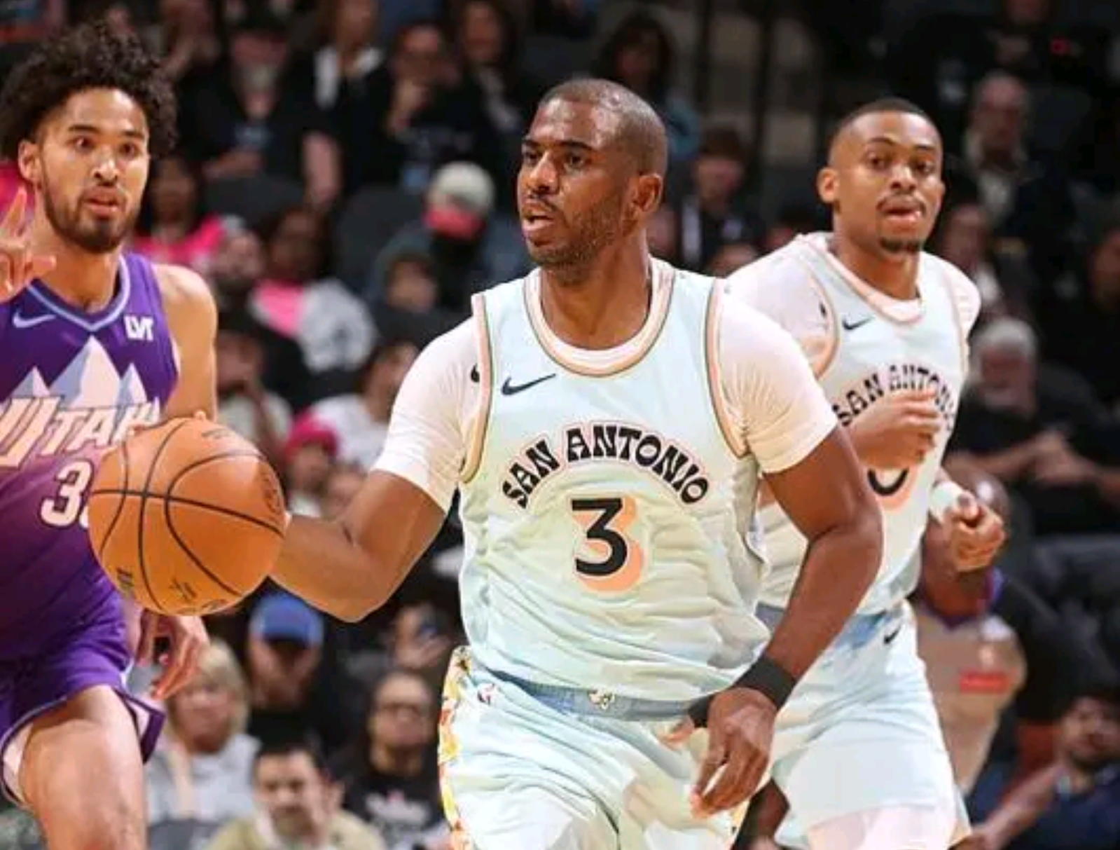 马刺客场战胜爵士,反弹获胜 马刺客场战胜爵士,反弹获胜