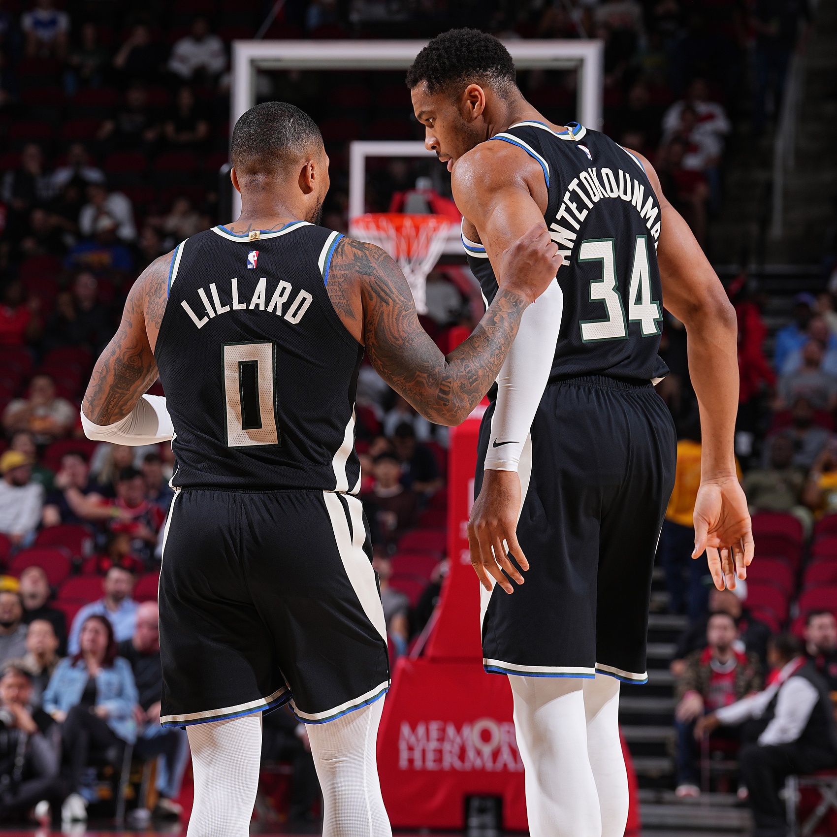 杏彩体育中国官网-火箭大胜雄鹿，提前锁定季后赛席位