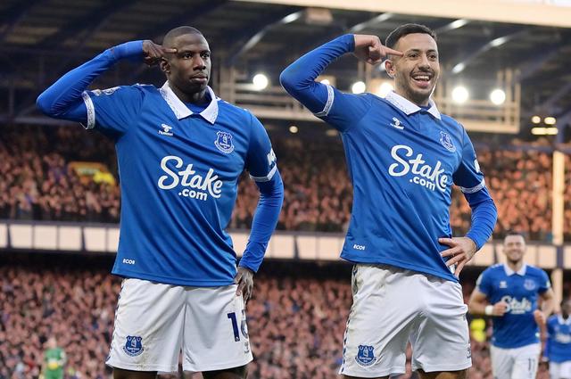 包含西汉姆联队在场表现抢眼，取得胜利的词条